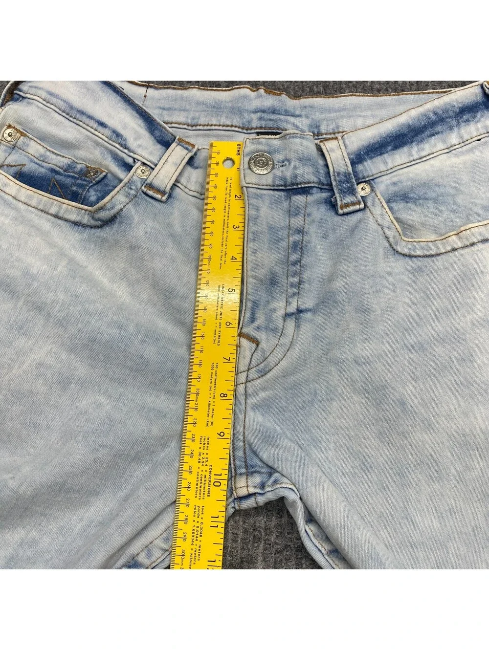 True Religion Jeans Men 33x33 Geno Relaxed Slim Fit Light Wash Bleach Blue Denim